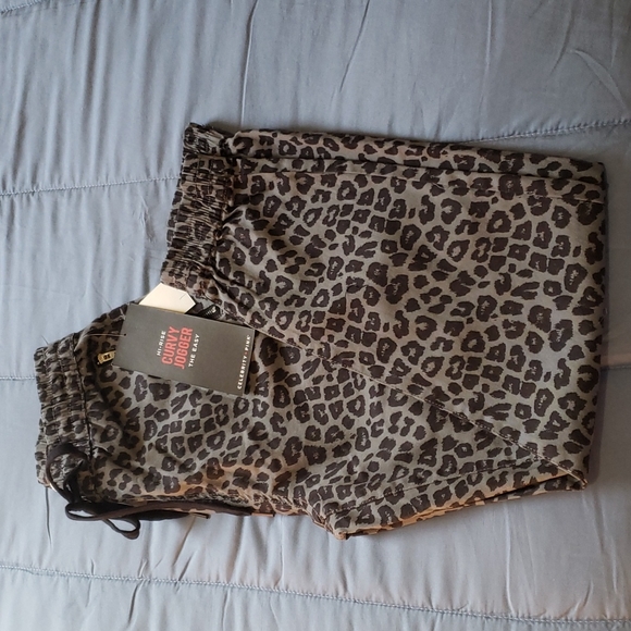 NWT Celebrity Pink Hi rise Curvy Woman's Jogger - Picture 2 of 9